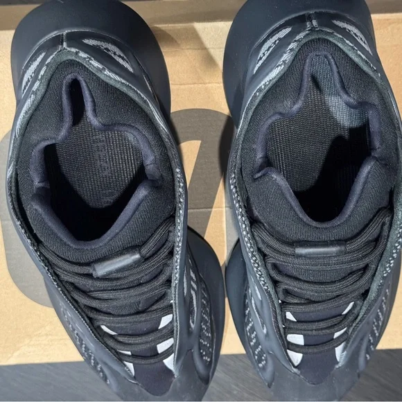 Adidas Men’s Black on Black Yeezy’s - Picture 10 of 10